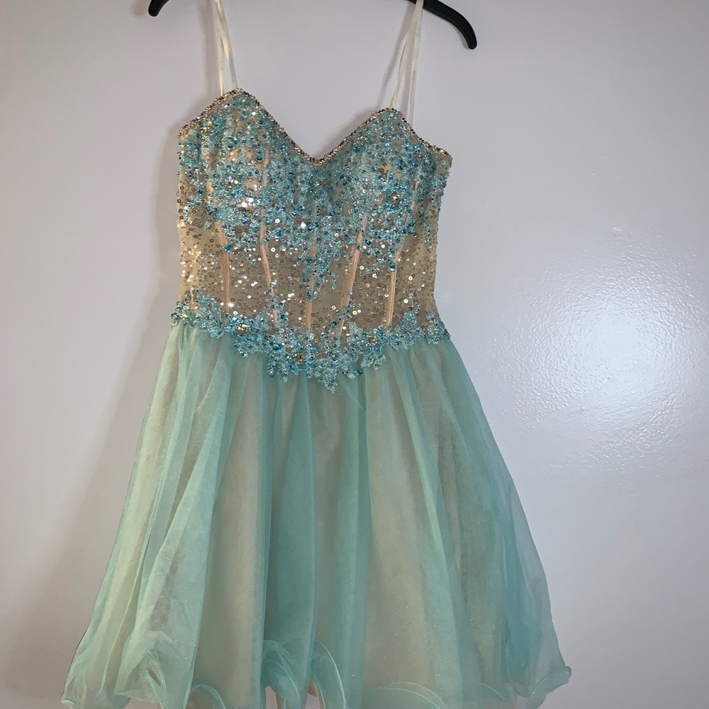 Camille La Vie Short Homecoming Dress, size 6, aqua color and beige, strapless,